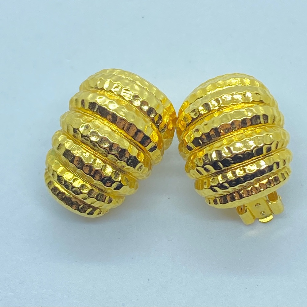 Vintage NWOT Joan Rivers Shiny Chunky Gold Tone Ribbed Texture Clip Earrings